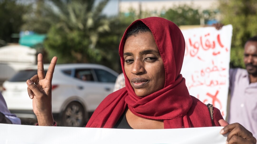 الصحفية السودانية هيام تاج السر